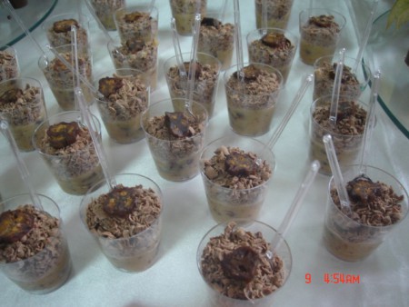 Caixinha ou copinho de banana com passas e canela